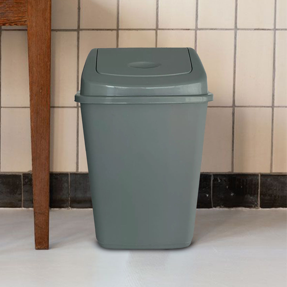 30 Litre Rectangular Bin with Swing Top Lid – Black or Silver